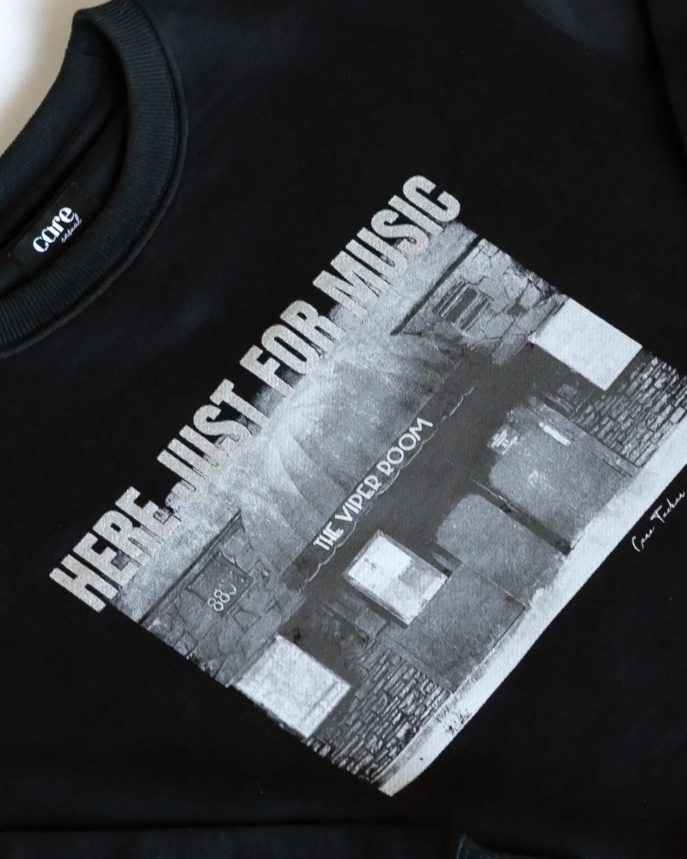 CLASSIC CREWNECK HERE JUST FOR MUSIC