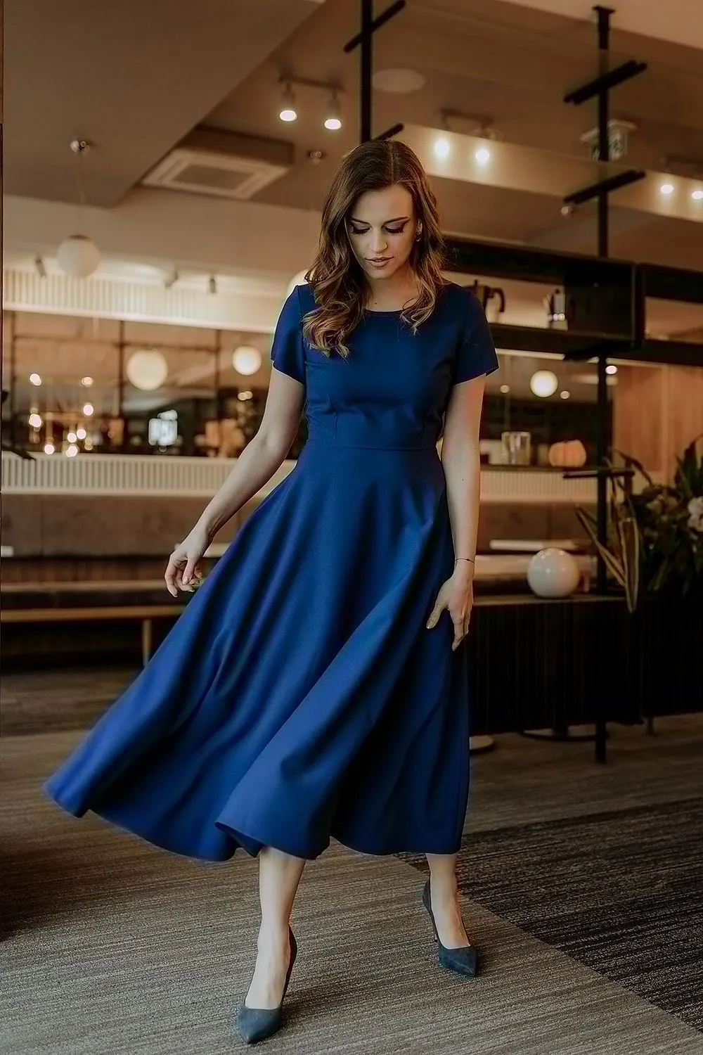 Elegant Midi Dress with Flared Sleeves and Hidden Zipper