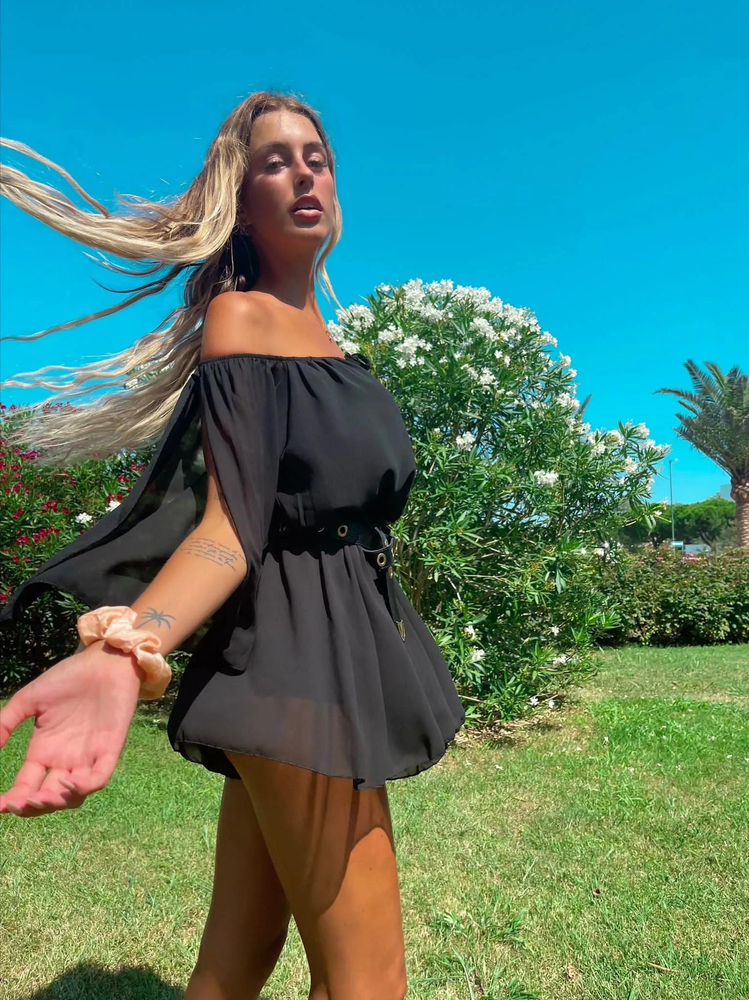 Tutina maniche velate scollo a barchetta